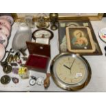 A MIXED LOT TO INCLUDE LONDON CLOCK CO CLOCK, BRASS COLLECTABLES, INLAID BOX, MANTLE CLOCKS ETC