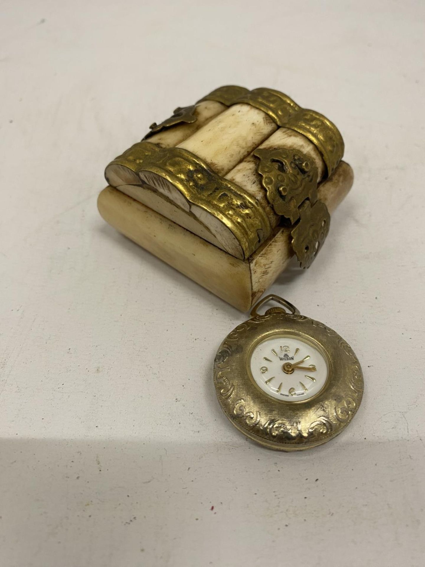 A SMALL BONE AND BRASS TRINKET BOX - Image 4 of 5