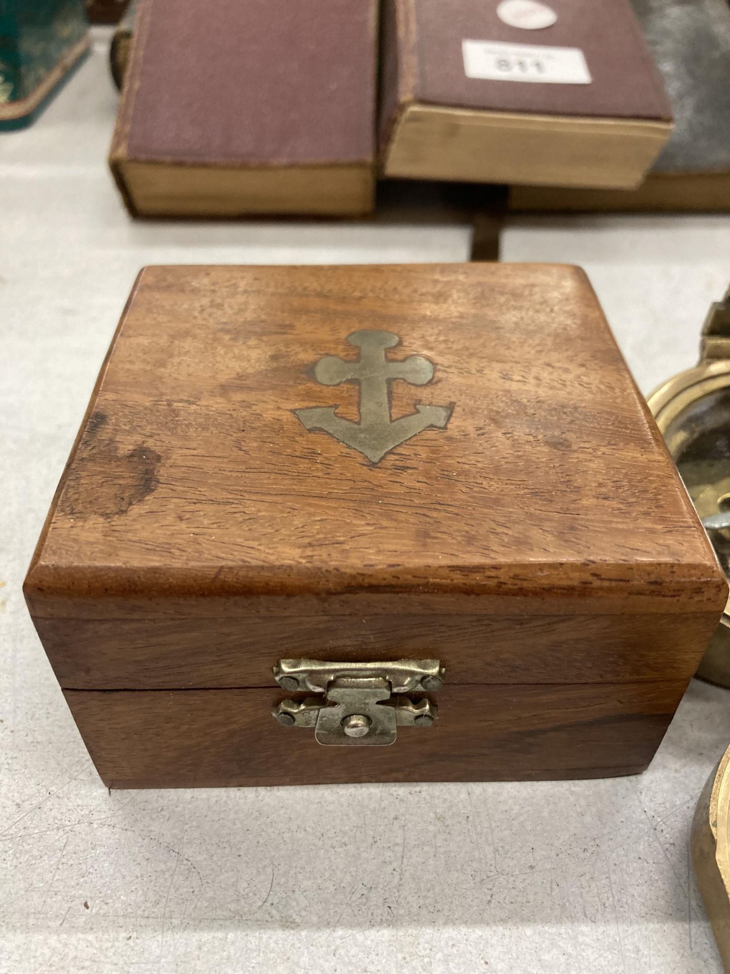 A BRASS COMPASS IN WOODEN BOX - Image 3 of 3