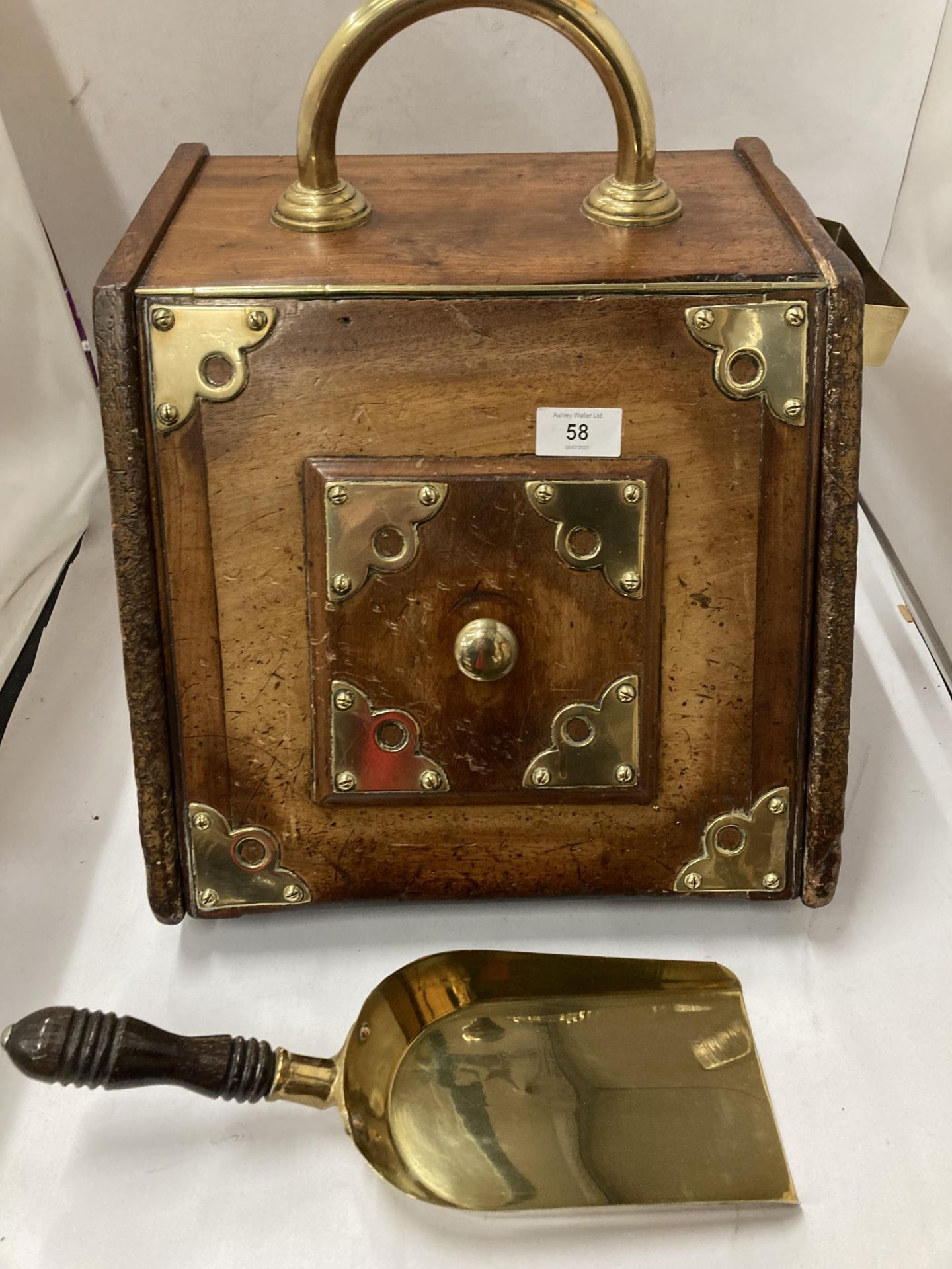 A VICTORIAN MAHOGANY COAL BOX WITH BRASS FITTINGS, SCOOP AND LINER