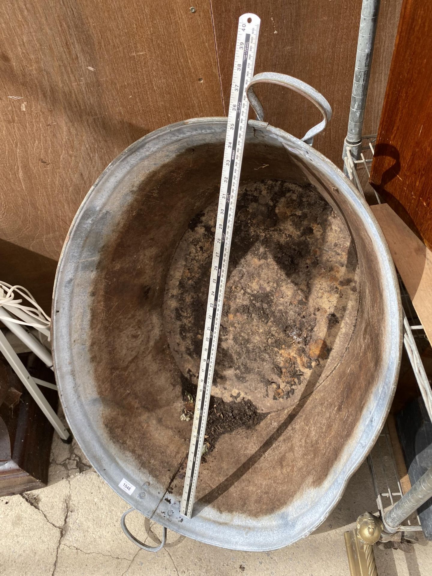 A VINTAGE GALVANISED TIN BATH - Bild 2 aus 3