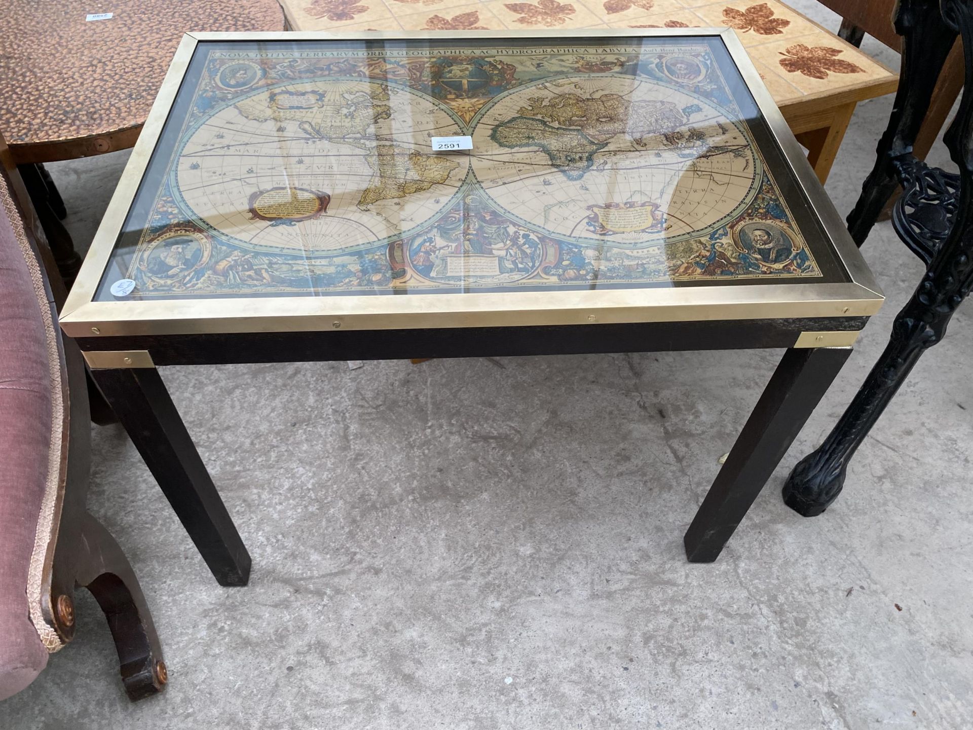 A MODERN COFFEE TABLE, THE TOP INSET WITH VINTAGE STYLE WORLD MAP, 25X18"