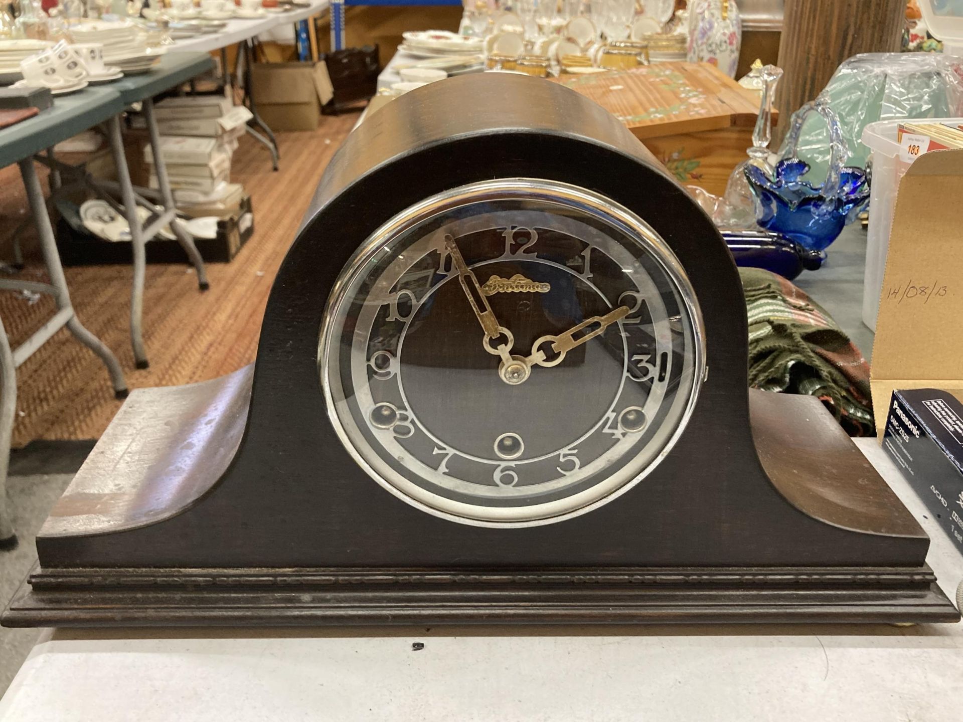 TWO VINTAGE MANTLE CLOCKS TO INCLUDE A BENTIMA, BOTH WITH PENDULUMS - Image 3 of 6