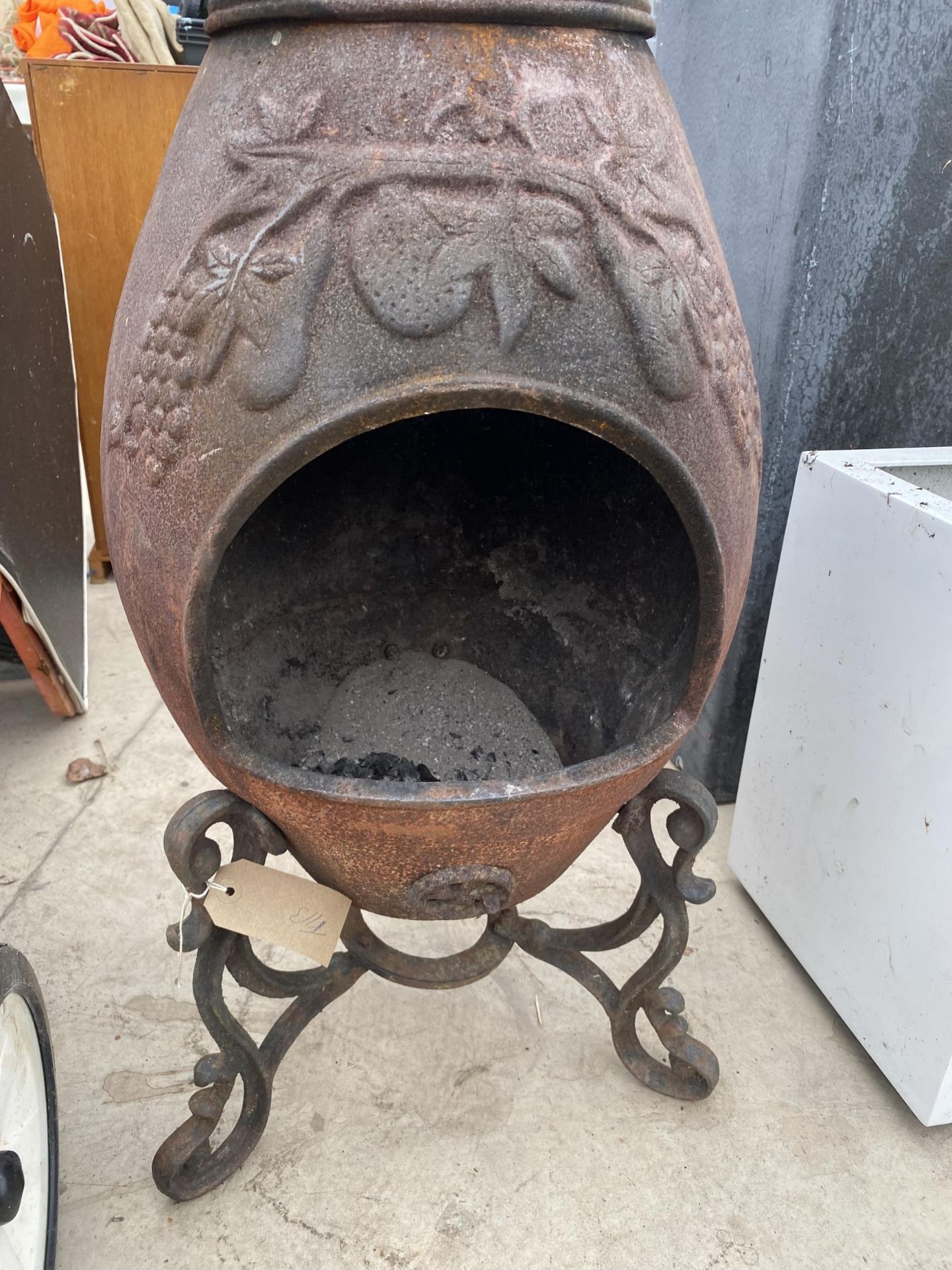 A CAST IRON GARDEN CHIMENEA ON A TRIPOD BASE - Image 2 of 3