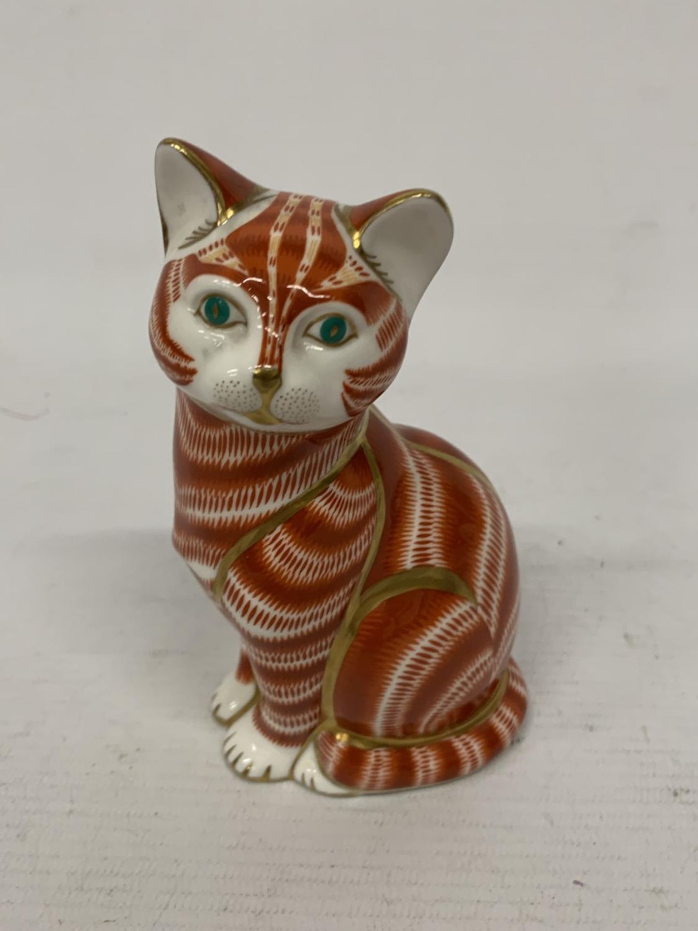 A ROYAL CROWN DERBY SITTING GINGER CAT (SECOND)