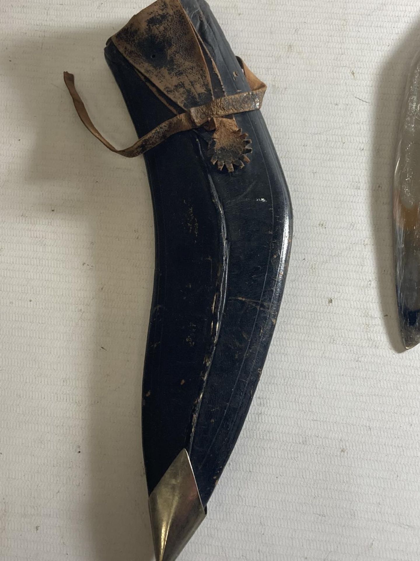 A KUKRI KNIFE WITH INDIAN STYLE HANDLE AND LEATHER SHEATH - Image 4 of 5