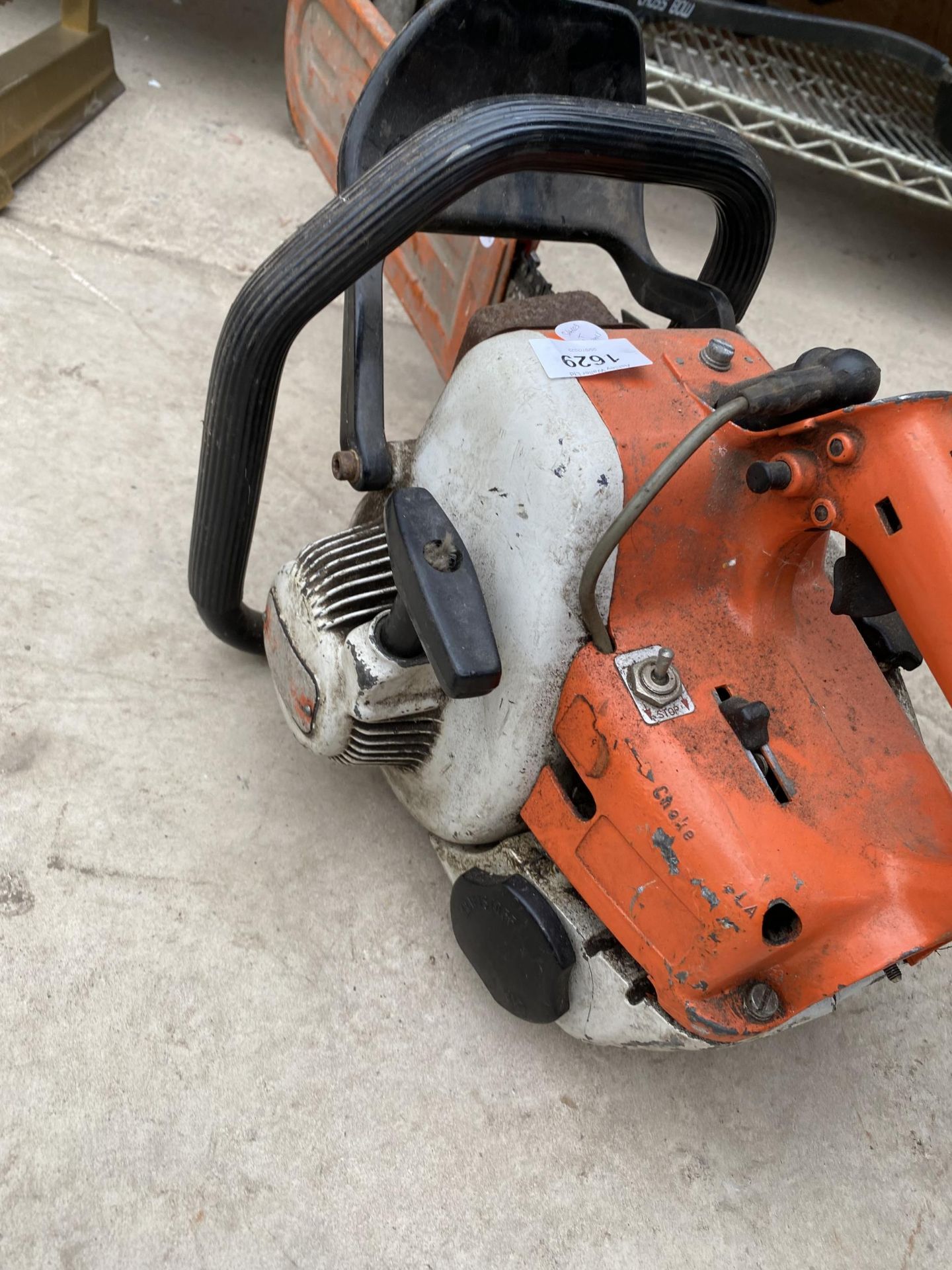 A STIHL 08S PETROL CHAINSAW FOR SPARES AND REPAIRS - Image 3 of 3