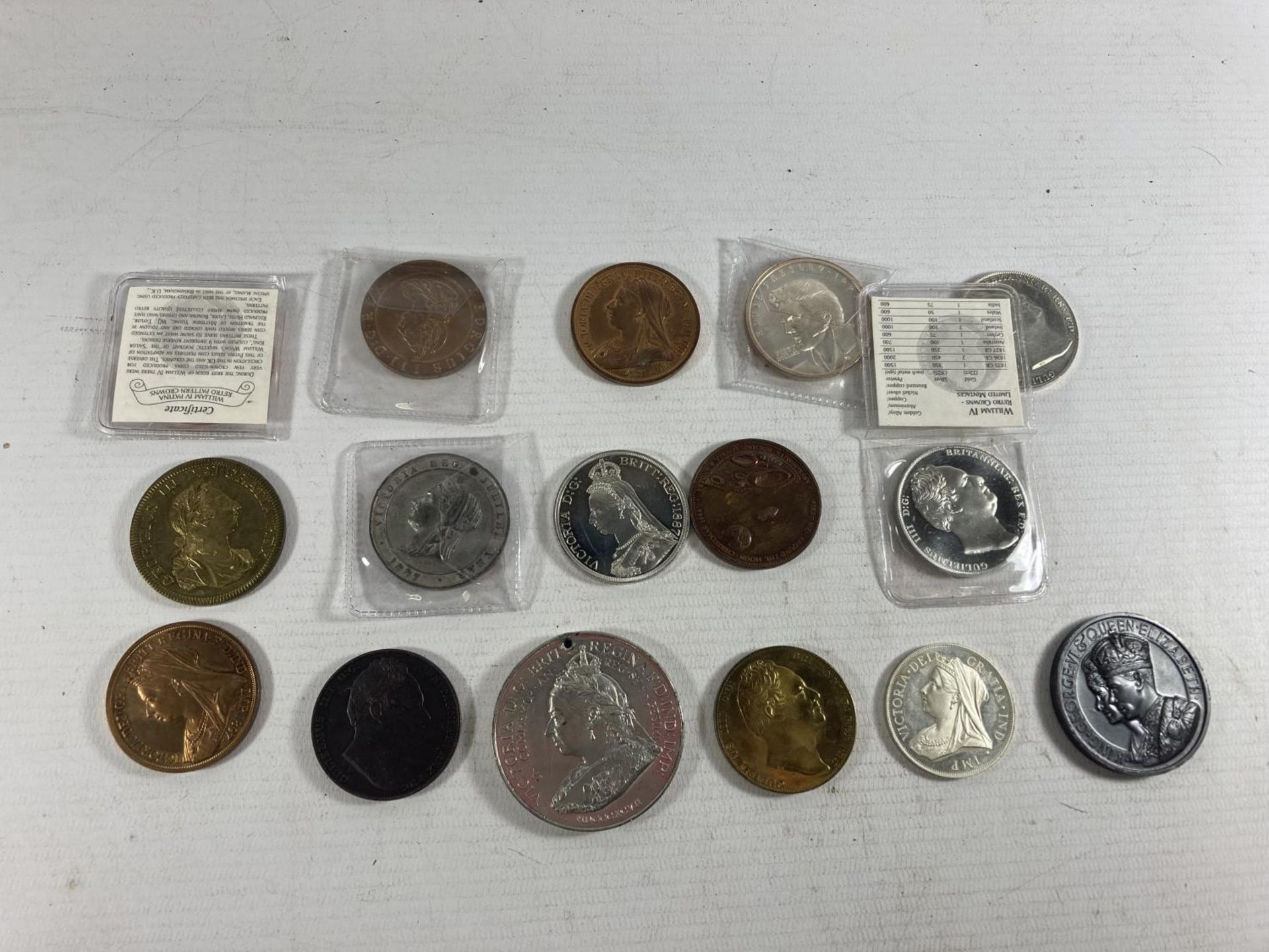 A GROUP OF 16 REPRODUCTION COINS - Image 4 of 4