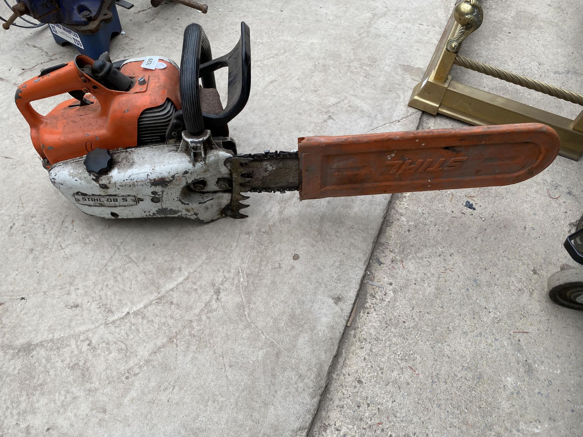 A STIHL 08S PETROL CHAINSAW FOR SPARES AND REPAIRS