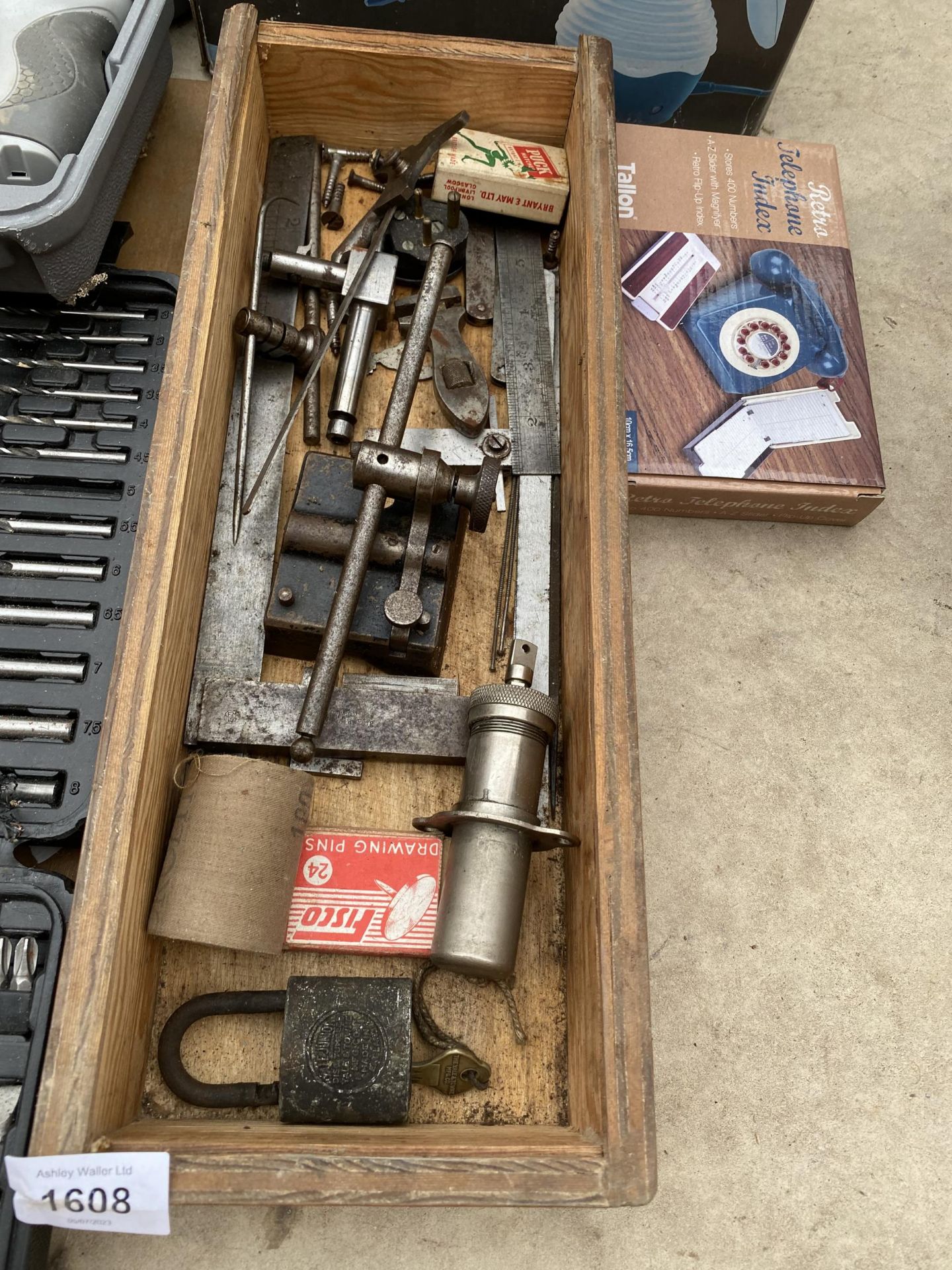 AN ASSORTMENT OF TOOLS TO INCLUDE DRILL BITS AND SET SQUARES ETC - Image 4 of 5