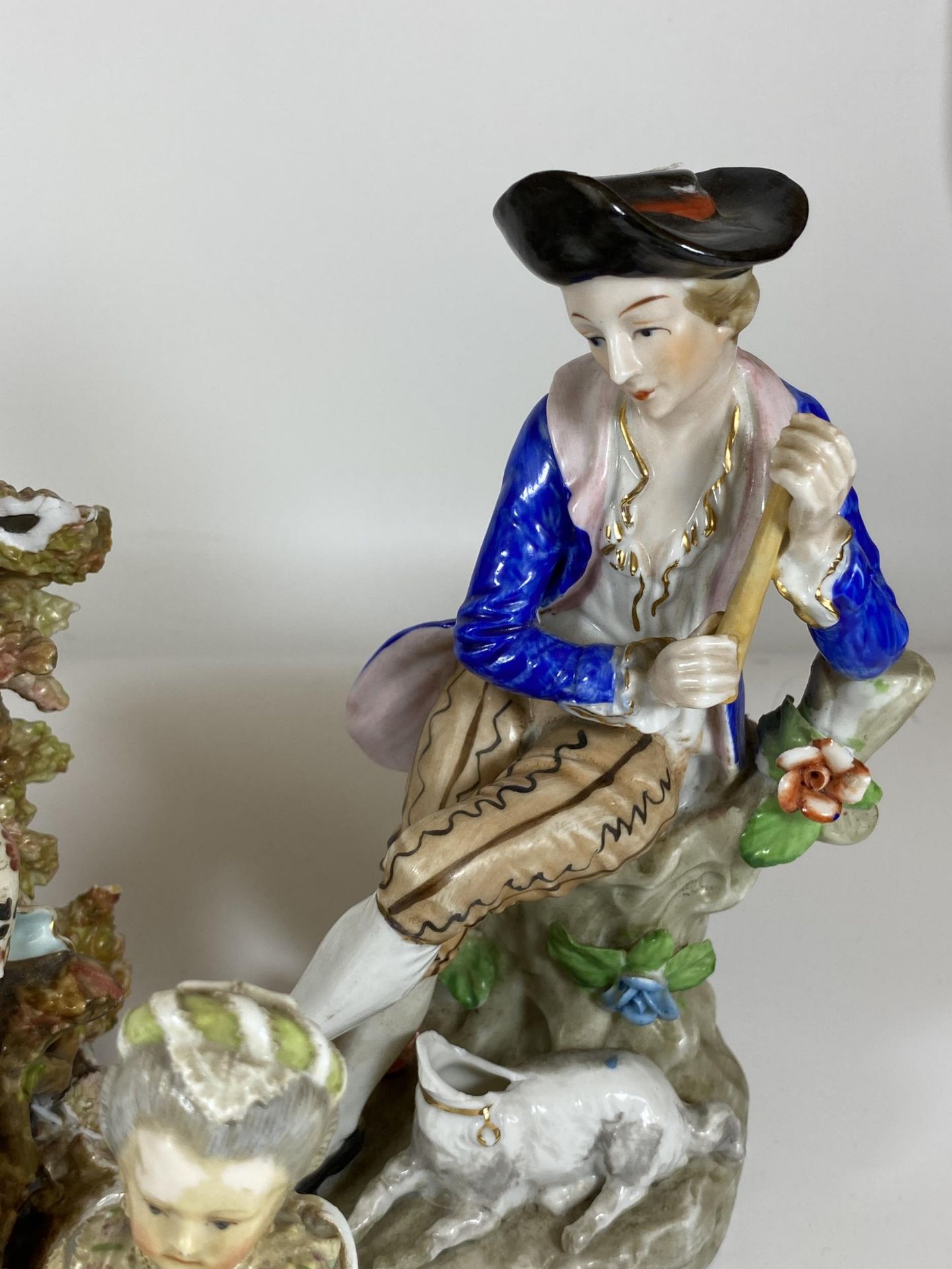 A GROUP OF THREE ANTIQUE CONTINENTAL PORCELAIN FIGURES TO INCLUDE GIRL WITH MEISSEN CROSS SWORDS - Image 2 of 7