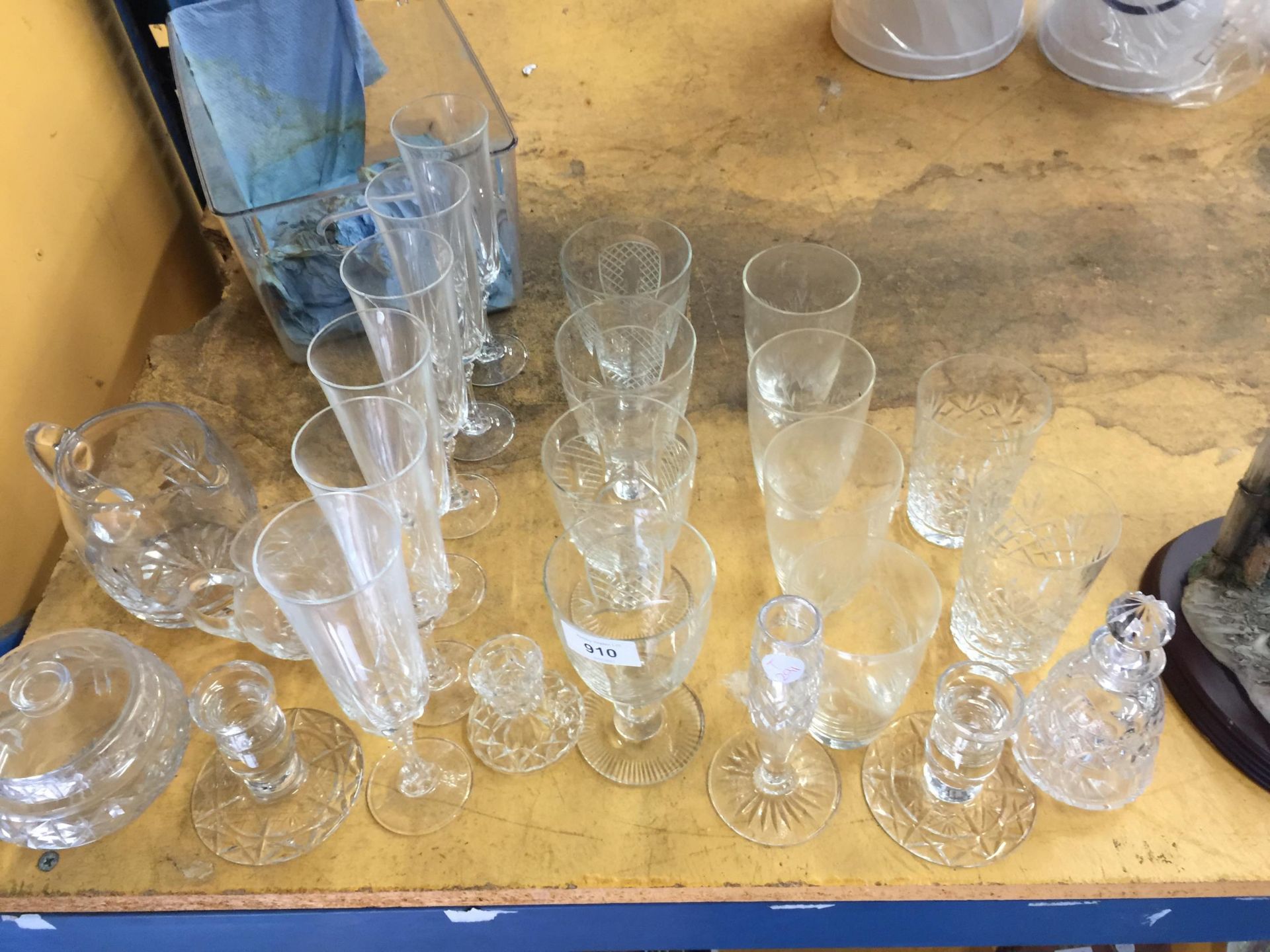 A QUANTITY OF GLASSES TO INCLUDE CHAMPAGNE FLUTES, WINE, TUMBLERS, ETC, PLUS CANDLESTICKS, JUGS, - Image 4 of 4