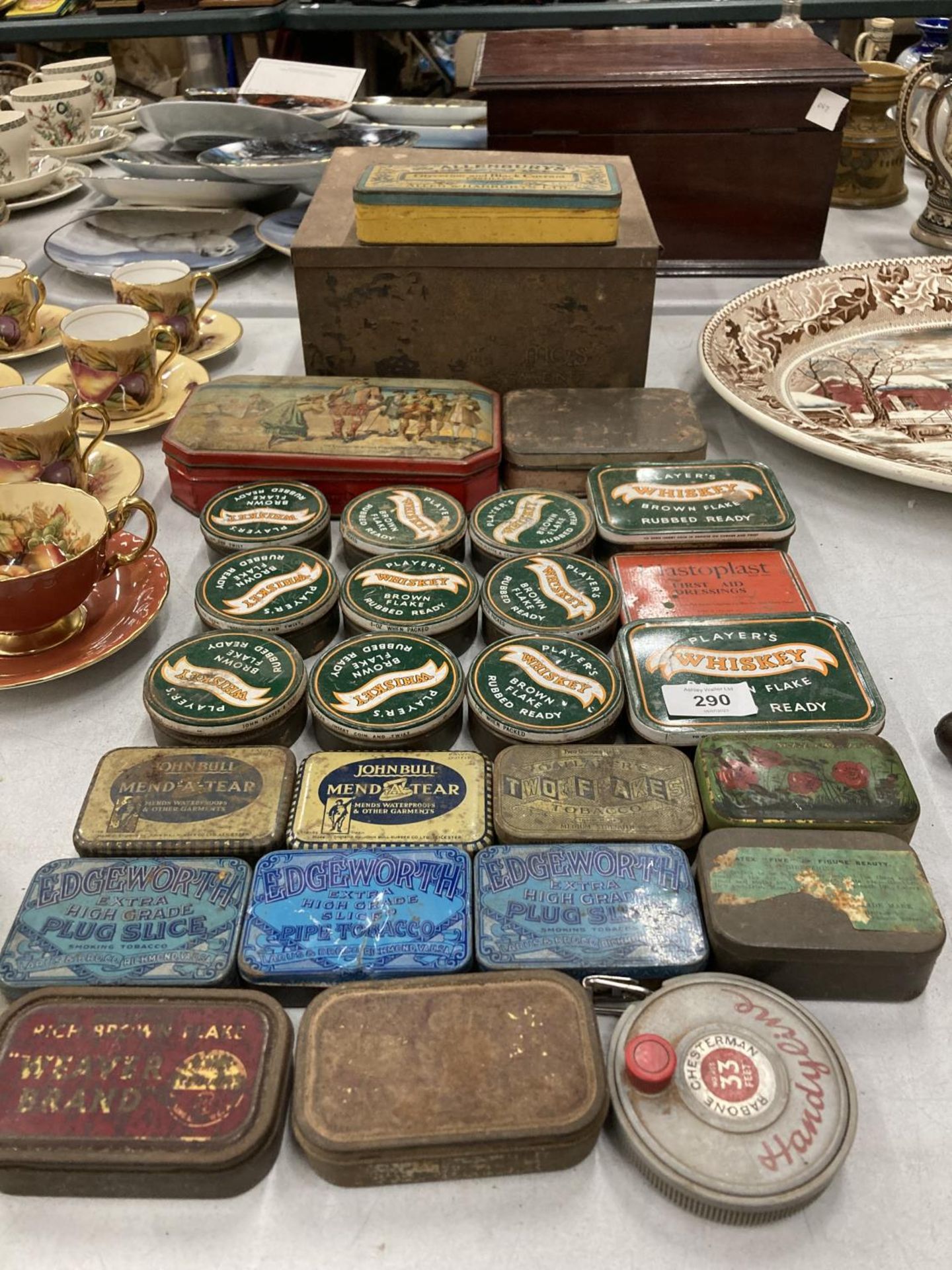 A LARGE COLLECTION OF VINTAGE ADVERTISING TINS