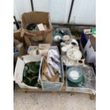 AN ASSORTMENT OF HOUSEHOLD CLEARANCE ITEMS TO INCLUDE CERAMICS AND GLASS WARE ETC