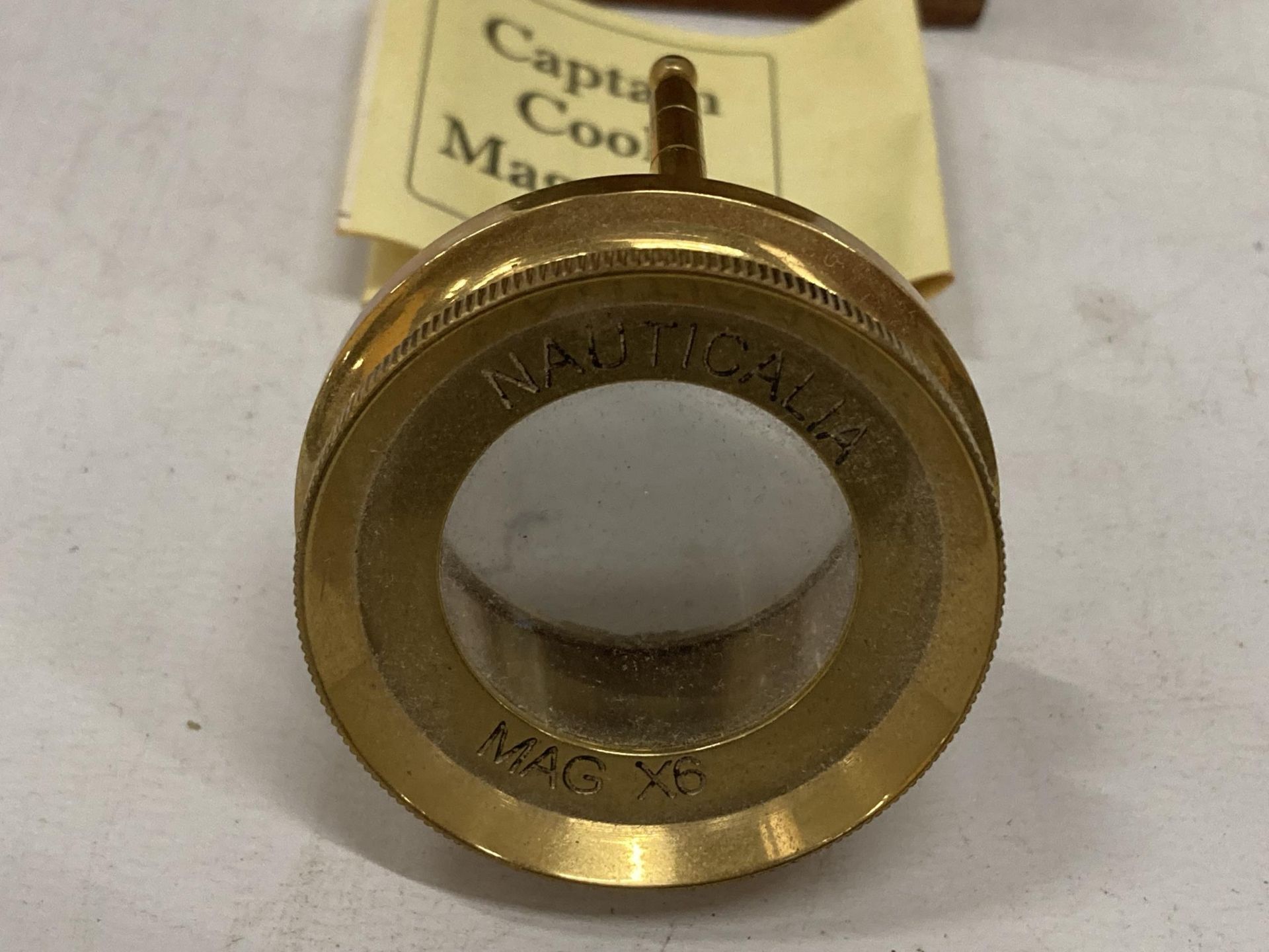 A 'CAPTAIN COOK' BRASS MAGNIFYING GLASS IN A WOODEN BOX - Image 2 of 4