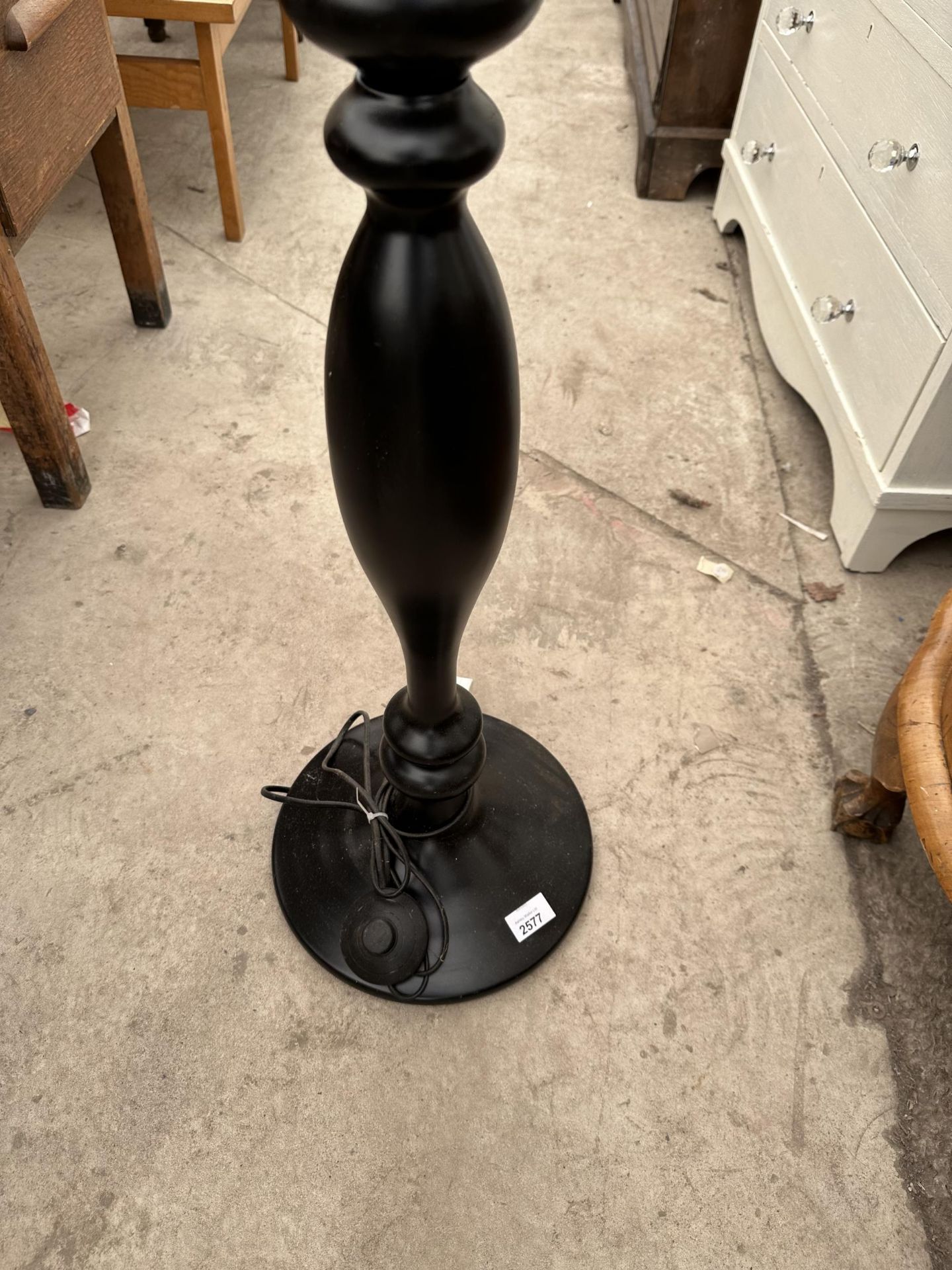 A MODERN BLACK PAINTED STANDARD LAMP COMPLETE WITH SHADE - Image 2 of 3