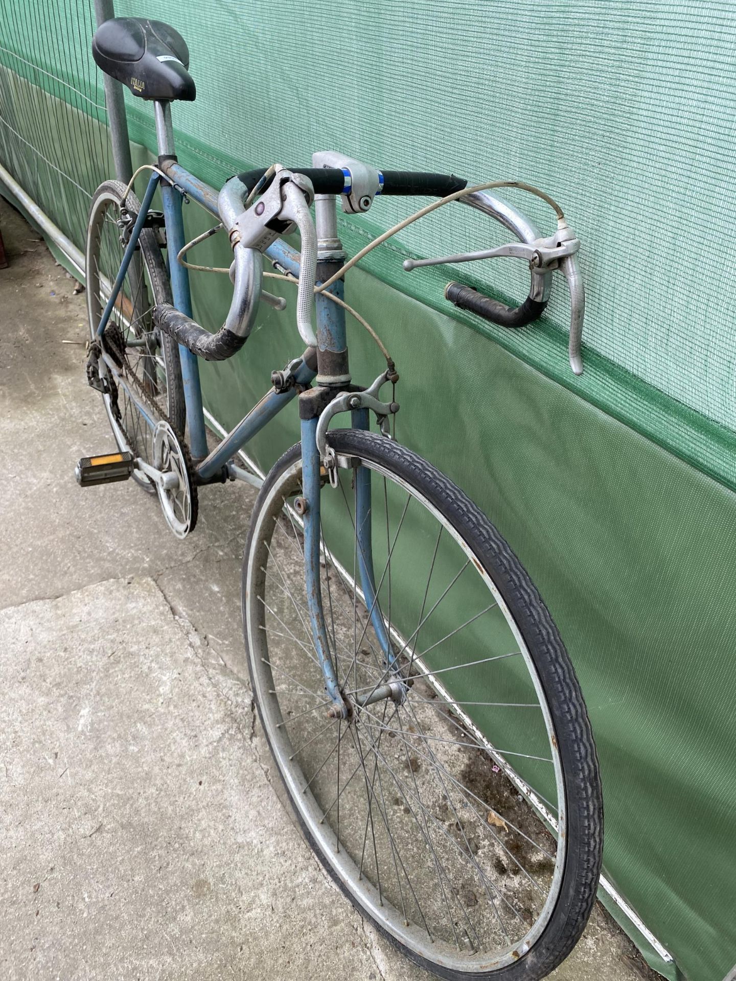 A VINTAGE GENTS ROAD RACING BIKE WITH 5 SPEED GEAR SYSTEM - Image 3 of 3