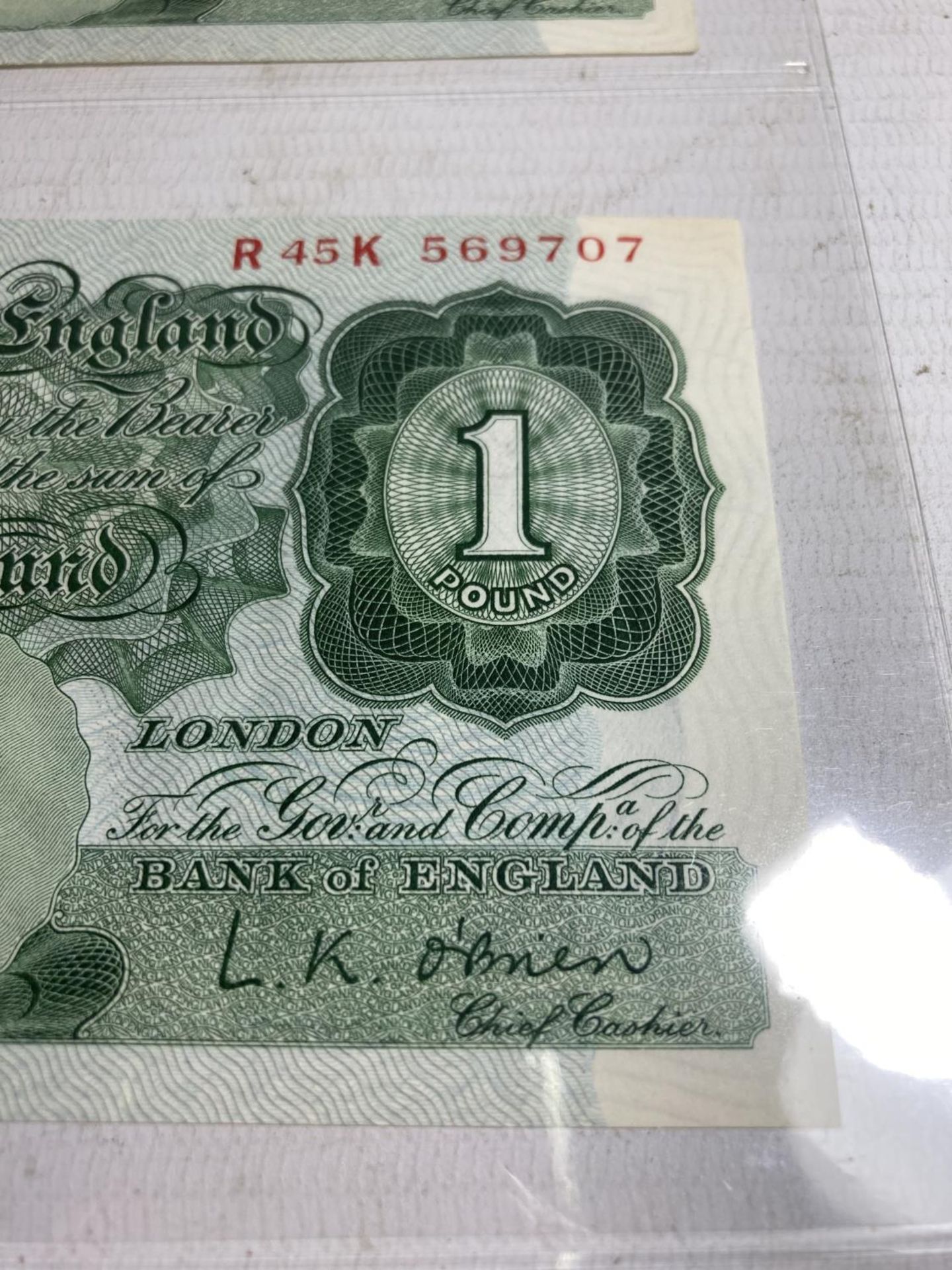 TWO BANK OF ENGLAND ONE POUND SIGNED O'BRIEN (1955-1962) - Image 3 of 6