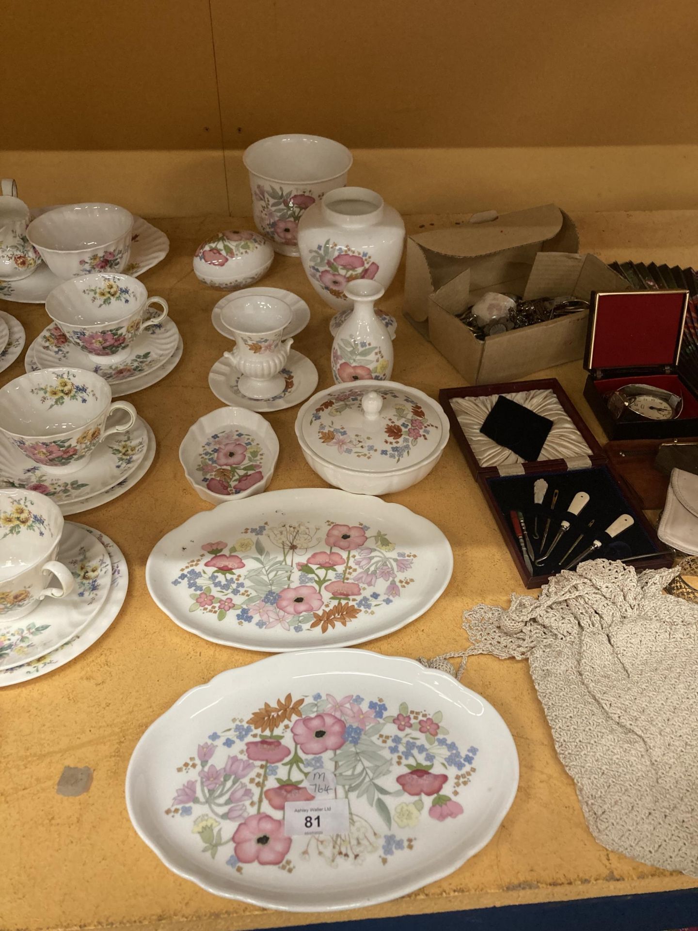 A COLLECTION OF WEDGWOOD MEADOW SWEET PATTERN CERAMICS AND TABLEWARE