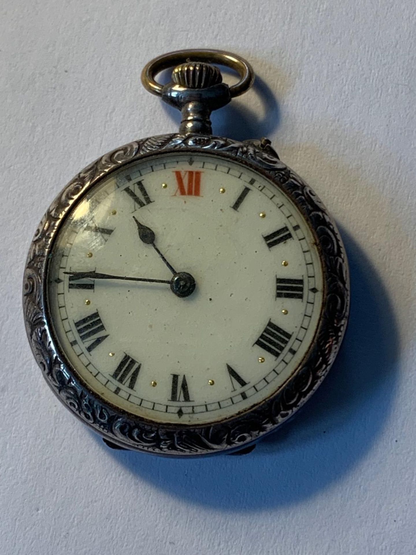 A MARKED 925 DECORATIVE SILVER POCKET WATCH WITH ENAMEL FACE AND ROMAN NUMERALS