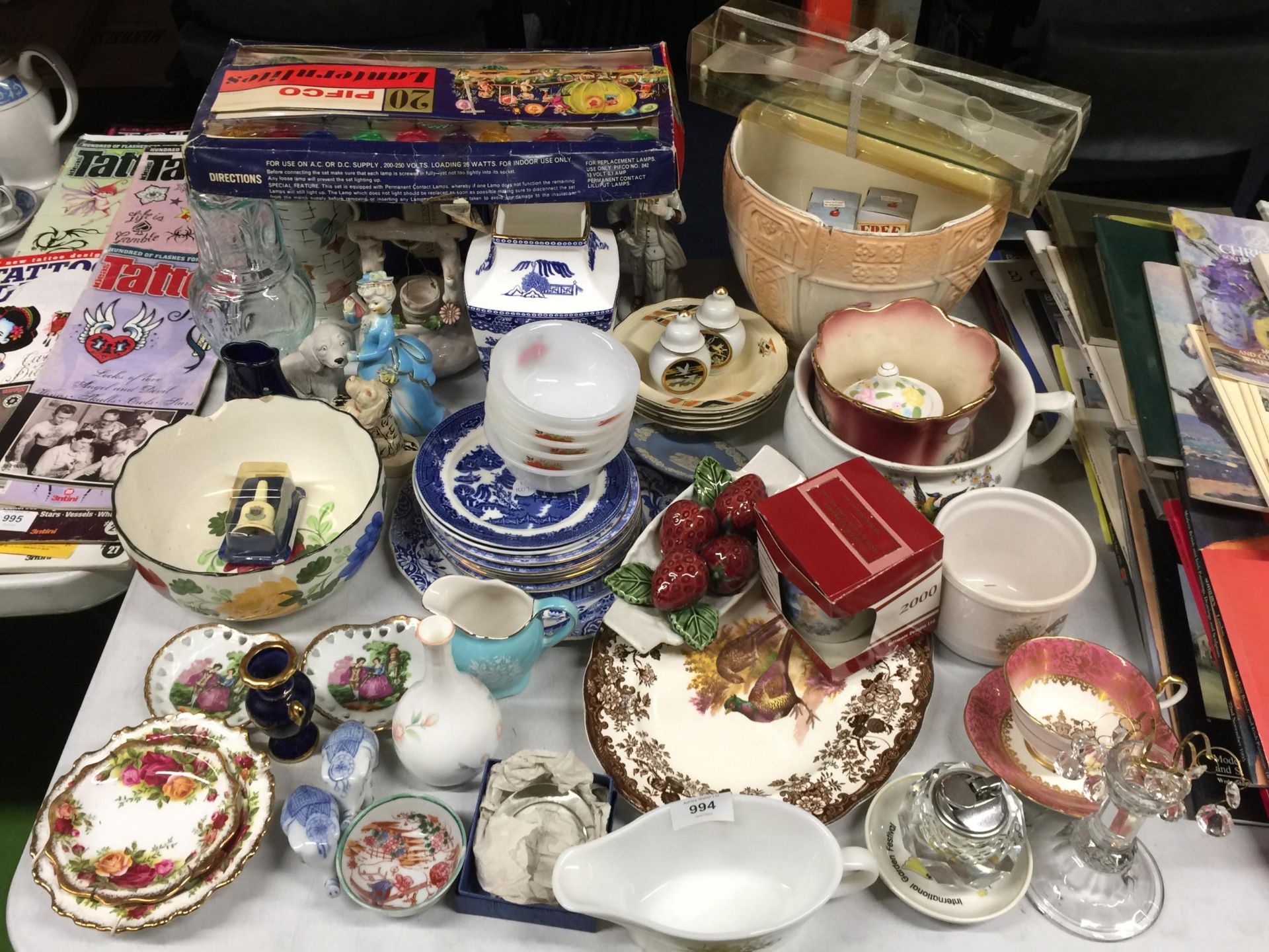 A VERY LARGE MIXED LOT TO INCLUDE PLATES, PLANTERS, VASES, GLASSWARE, VINTAGE CHRISTMAS LIGHTS,