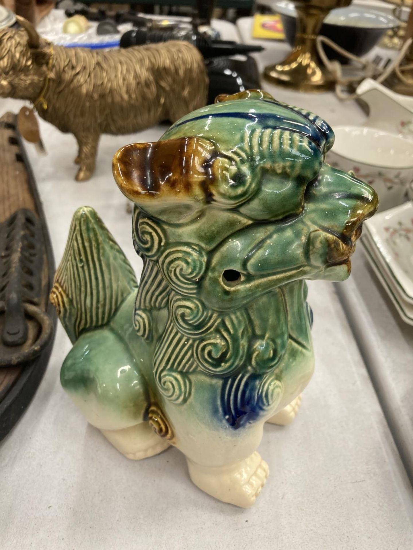 A LARGE ORIENTAL STYLE FOO DOG HEIGHT 18CM - Image 2 of 3