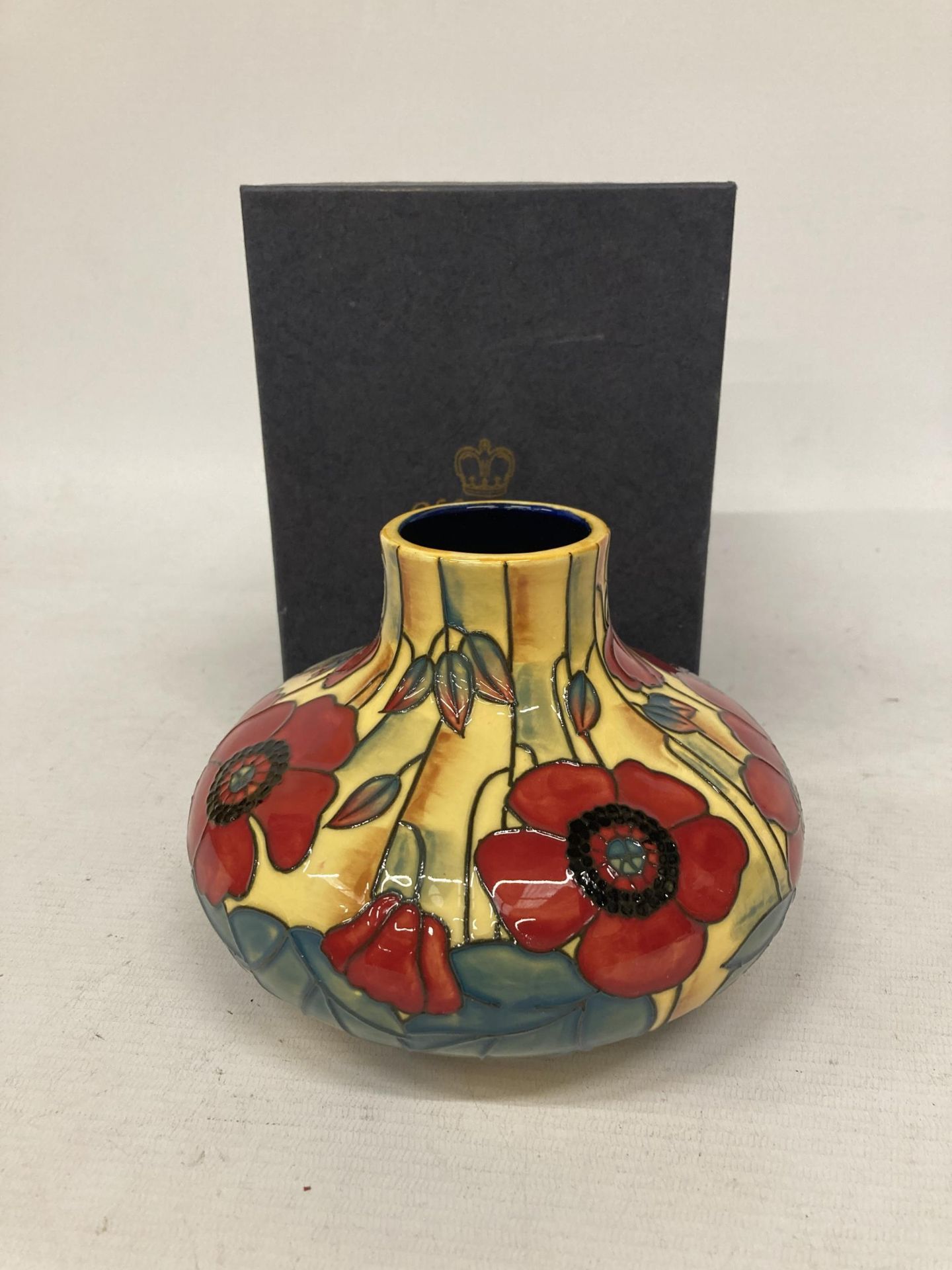 AN OLD TUPTON WARE YELLOW POPPY SQUAT VASE (BOXED)