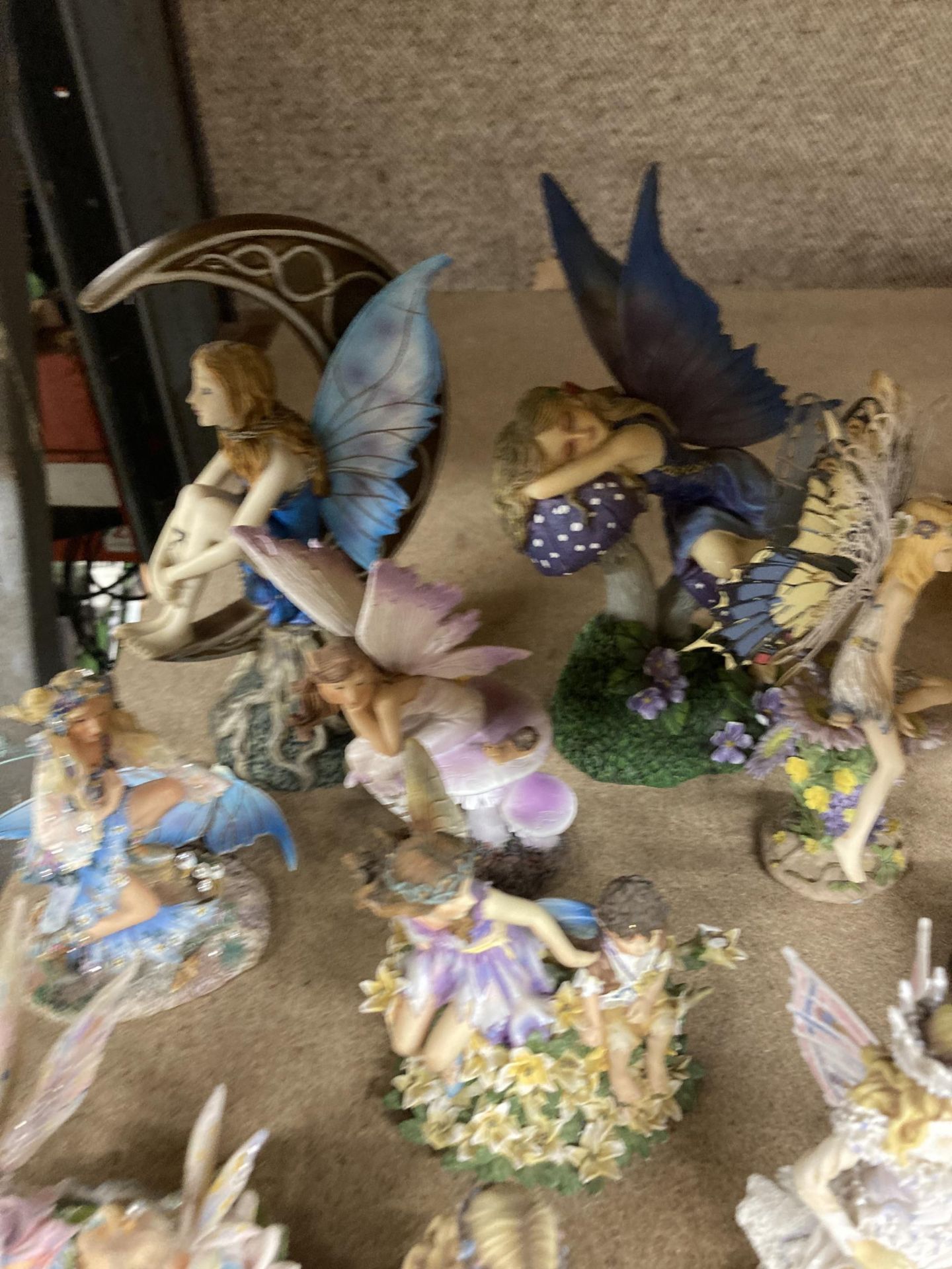 A COLLECTION OF FAIRY FIGURES - Image 5 of 5