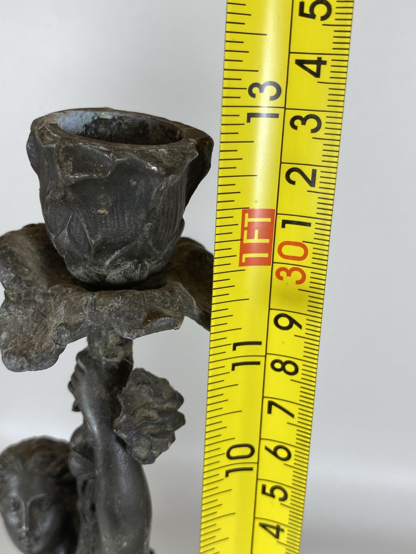 A PAIR OF EARLY 20TH CENTURY SPELTER FIGURAL CANDLESTICKS, HEIGHT 32CM - Image 5 of 5