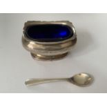 A HALLMARKED BIRMINGHAM SILVER MUSTARD POT WITH BLUE GLASS LINER AND A HALLMARKED BIRMINGHAM