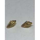 A PAIR OF 9 CARAT GOLD EARRINGS IN A PRESENTATION BOX