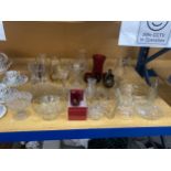 A MIXED COLLECTION OF GLASSWARE, CRANBERRY GLASS ITEMS ETC