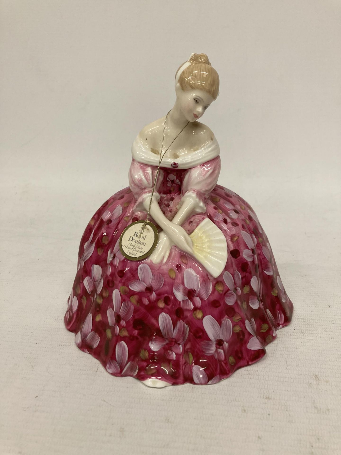 A ROYAL DOULTON FIGURINE "VICTORIA" HN2471