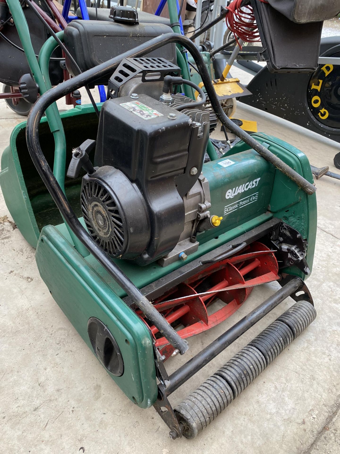 A QUALCAST CLASSIC PETROL 43S LAWN MOWER COMPLETE WITH GRASS BOX - Image 2 of 3