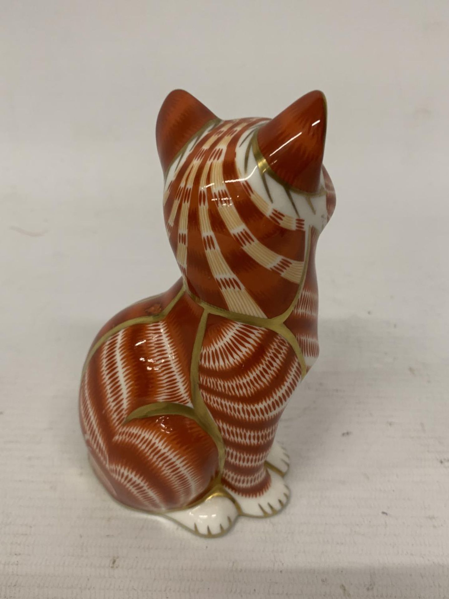 A ROYAL CROWN DERBY SITTING GINGER CAT (SECOND) - Image 2 of 3