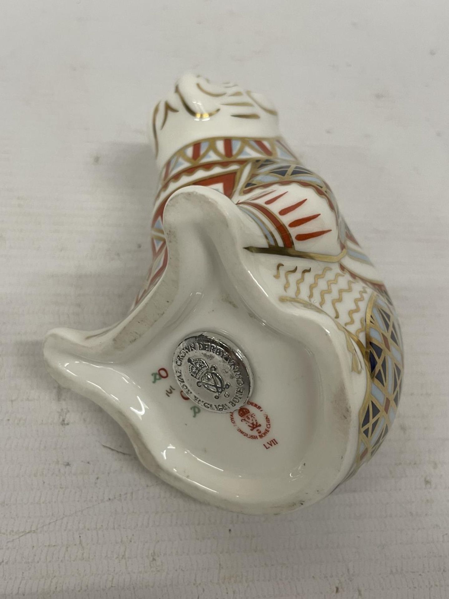 A ROYAL CROWN DERBY BULLDOG PAPERWEIGHT, SILVER STOPPER - Image 3 of 3