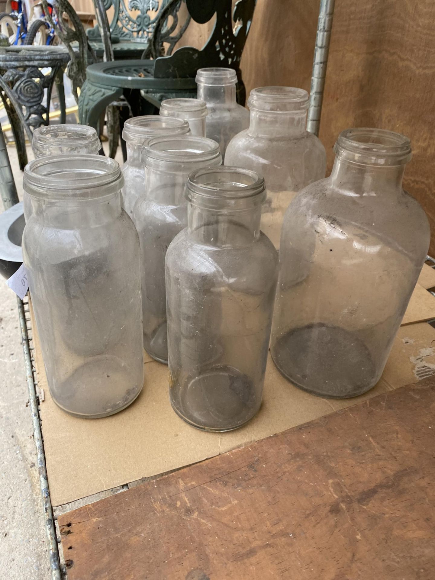 AN ASSORTMENT OF GLASS VESSELS AND A METAL BOWL - Image 3 of 3