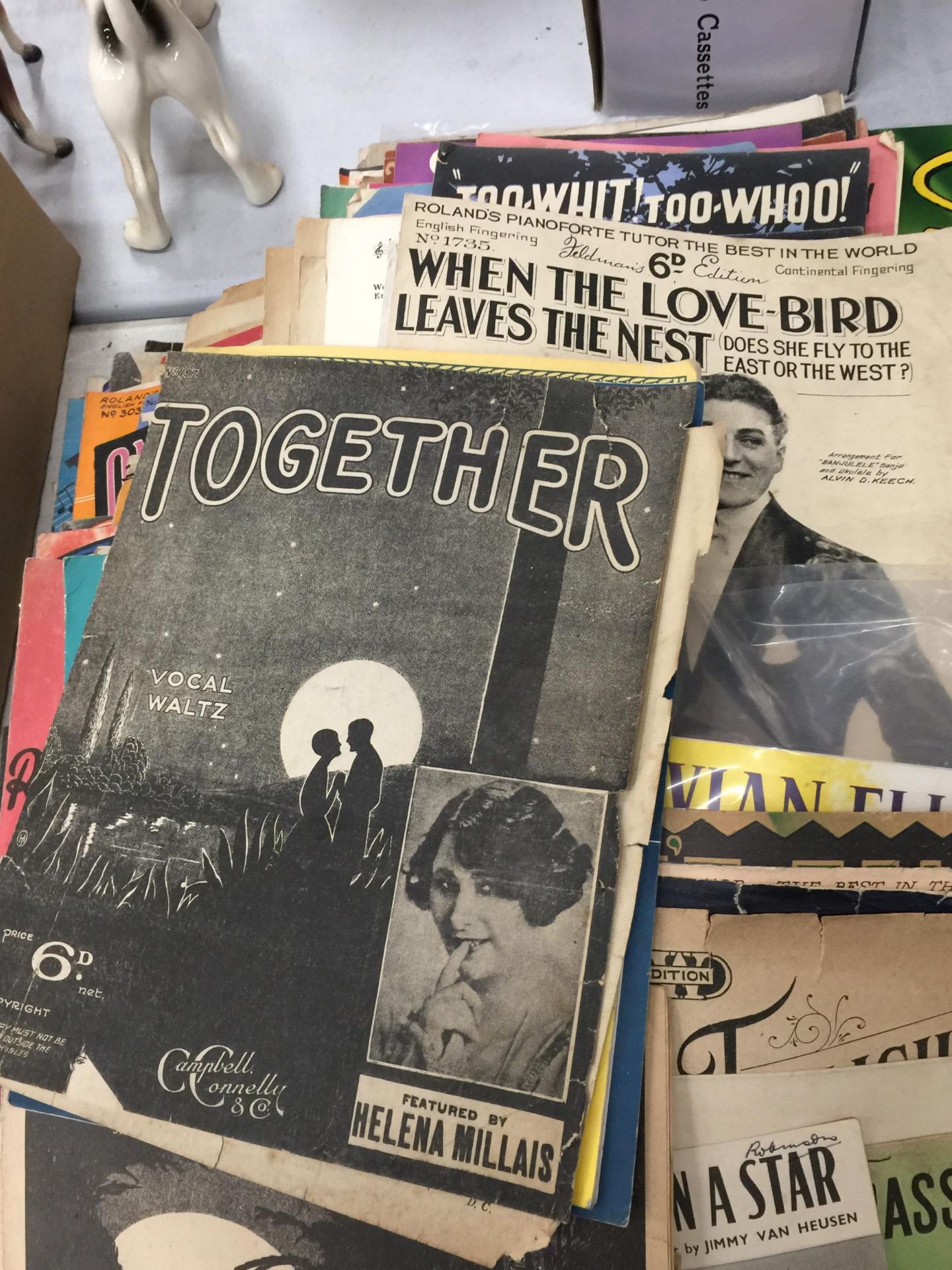A LARGE COLLECTION OF VINTAGE SHEET MUSIC - Image 3 of 3