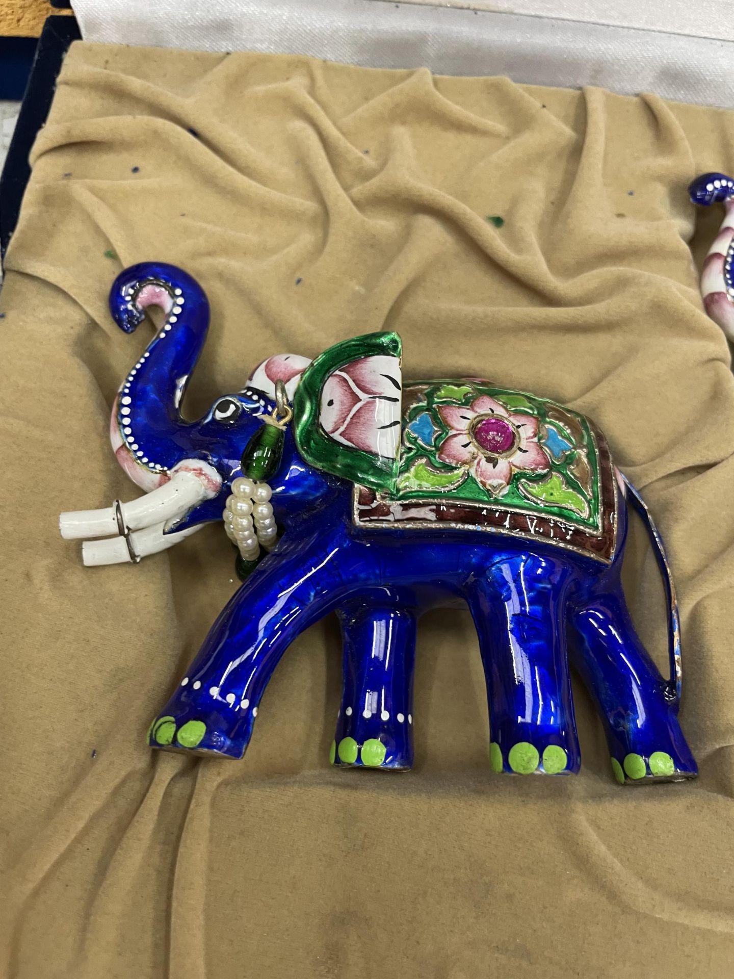 A CASED SET OF SEVEN ORIENTAL ENAMEL DESIGN ELEPHANTS - Image 2 of 5