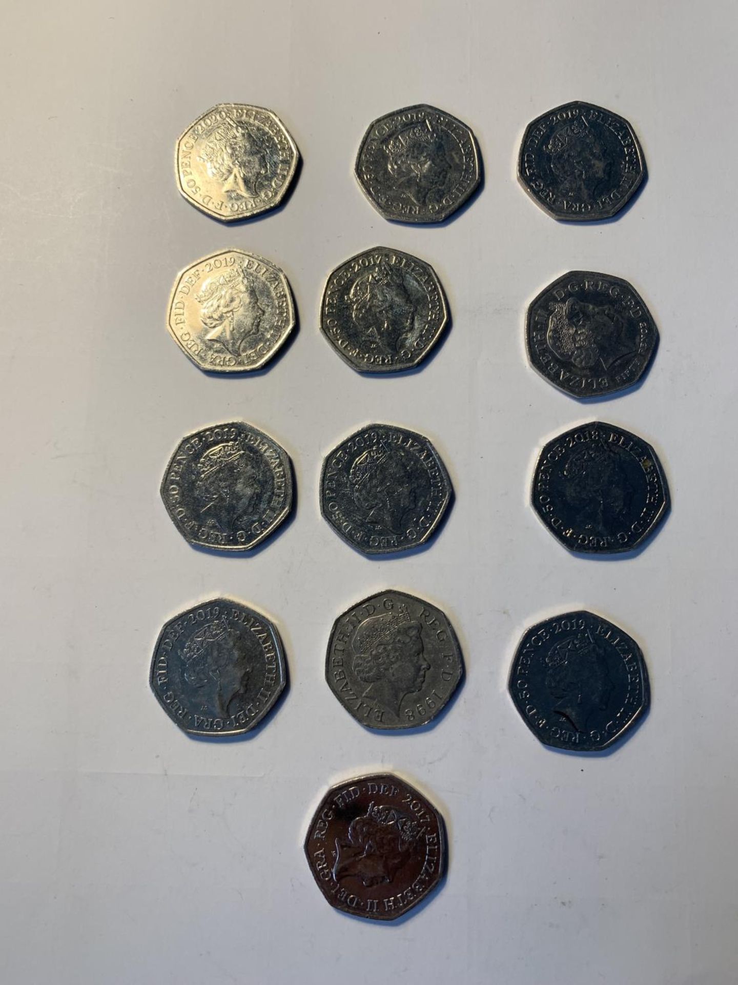 THIRTEEN 50 PENCE COINS TO INCLUDE PADDINGTON, SHERLOCK, BEATRIX POTTER ETC - Bild 4 aus 4