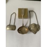 THREE HALLMARKED BIRMINGHAM SILVER ITEMS TO INCLUDE TOW DECANTER LABELS - GIN AND SHERRY AND A