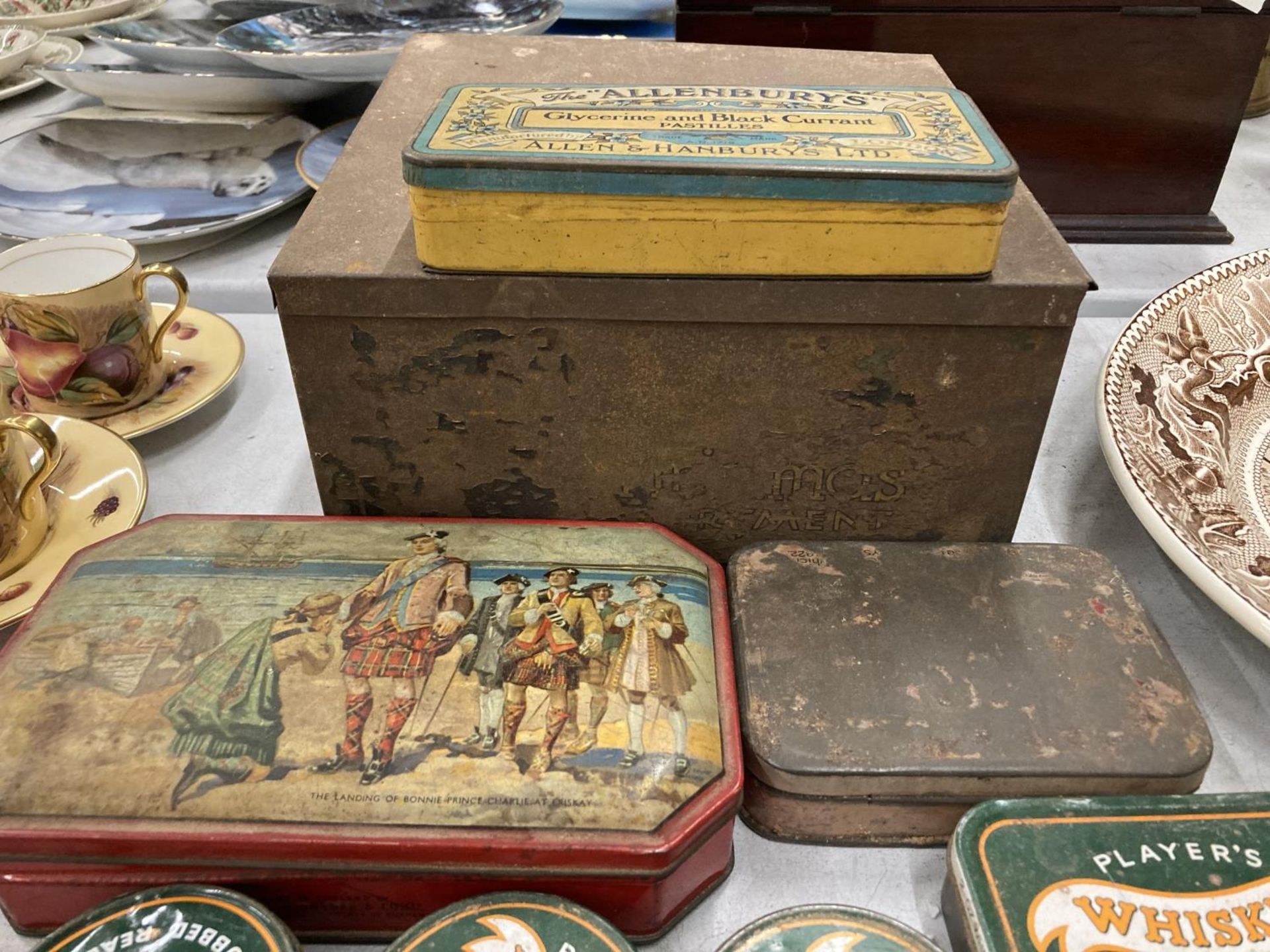 A LARGE COLLECTION OF VINTAGE ADVERTISING TINS - Image 3 of 3