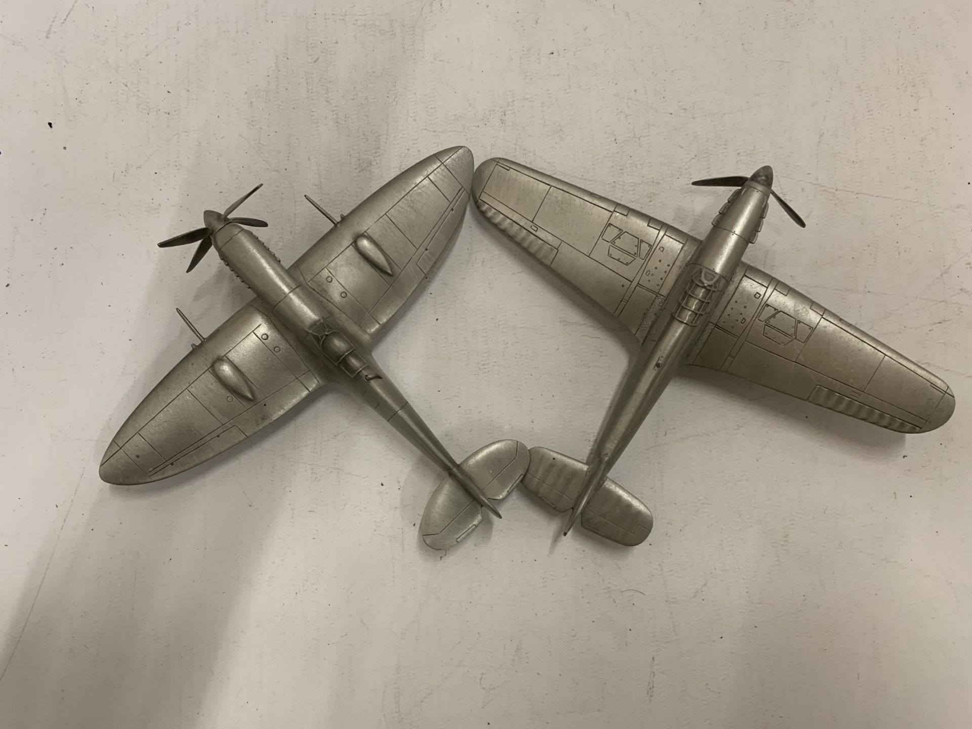 TWO PEWTER WORLD WAR 11 PLANES, A SPITFIRE AND HURRICANE - Image 4 of 6