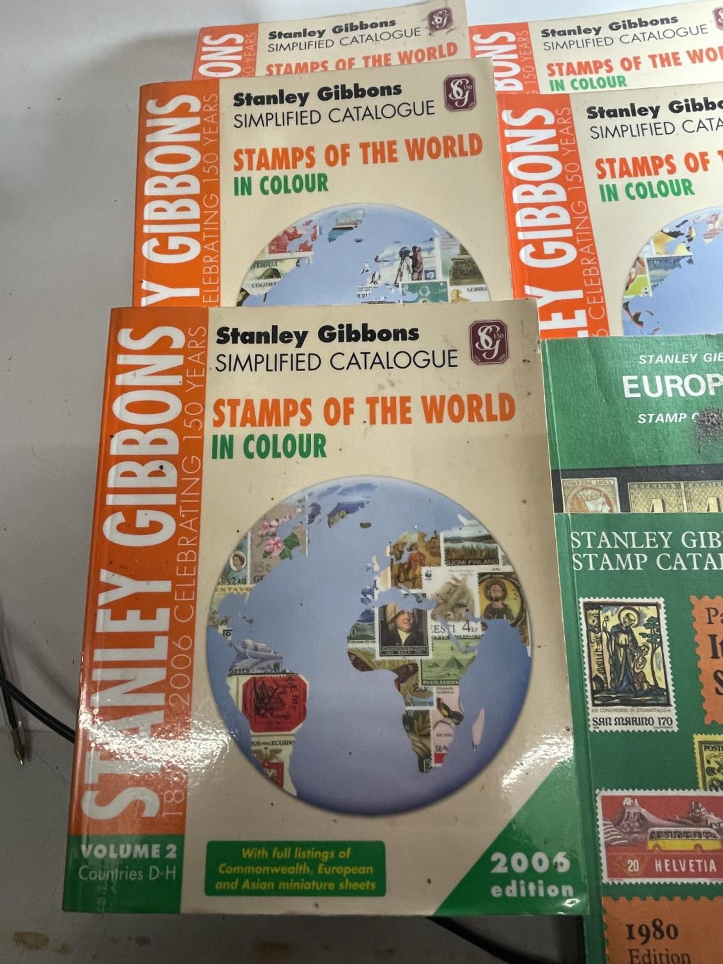 VOLUMES 1 - 5 OF THE 2006 EDITION OF STANLEY GIBBONS STAMP DIRECTORIES PLUS FOUR OTHER STAMP BOOKS - Bild 2 aus 5