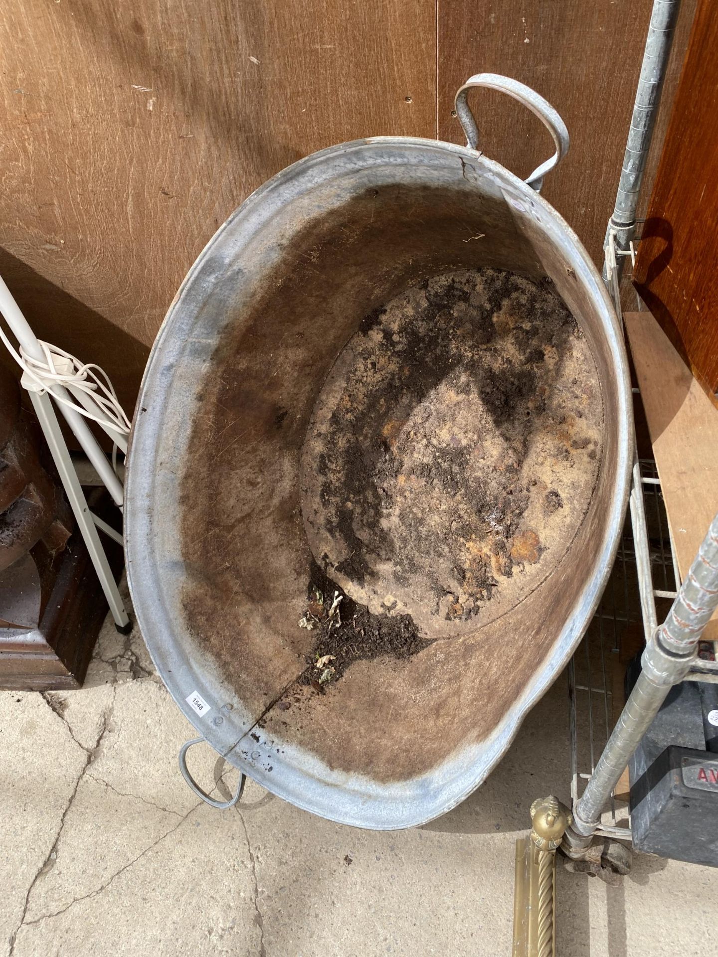 A VINTAGE GALVANISED TIN BATH