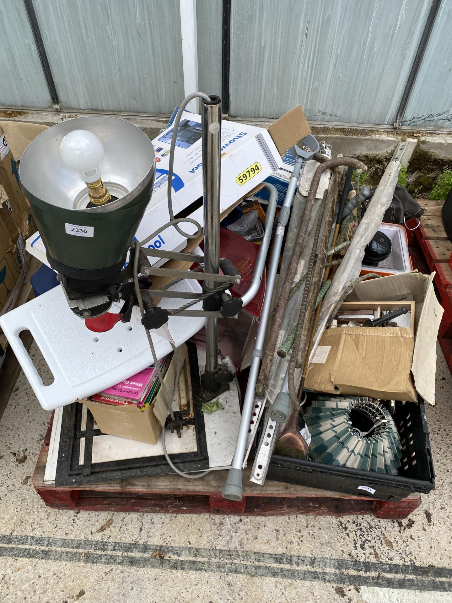 AN ASSORTMENT OF HOUSEHOLD CLEARANCE ITEMS TO INCLUDE MAPS AND A LIGHT ETC