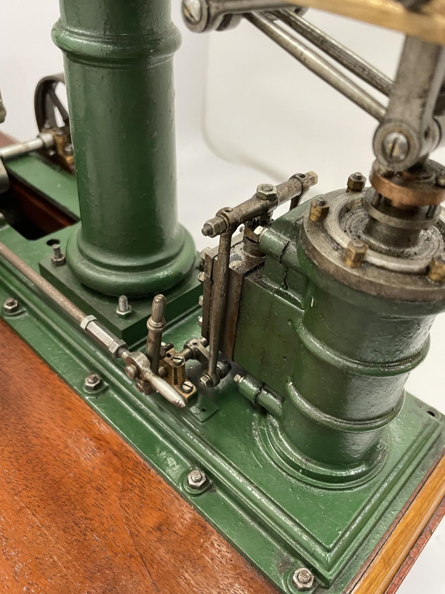 A VINTAGE STATIONARY STEAM ENGINE WHICH CAN RUN OFF COMPRESSED AIR OR STEAM - Image 6 of 6