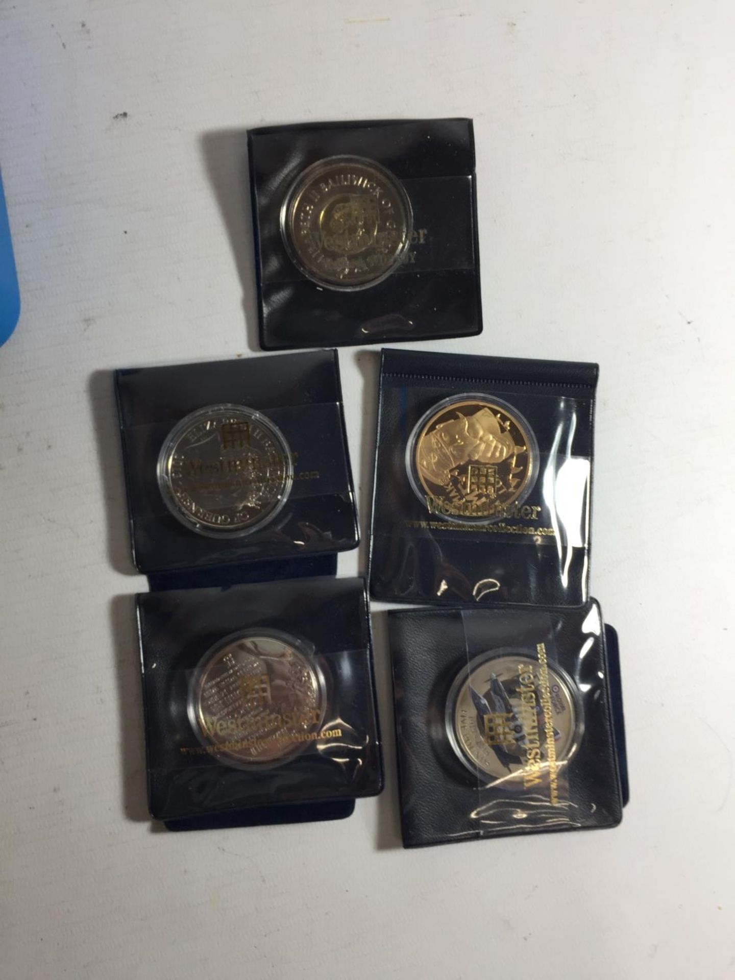 A FINE GROUP OF MAINLY £5 COINS FROM JERSEY & GUERNSEY ( POPPY NOTED ) . ALL ENCAPSULATED , 11 IN - Image 3 of 3