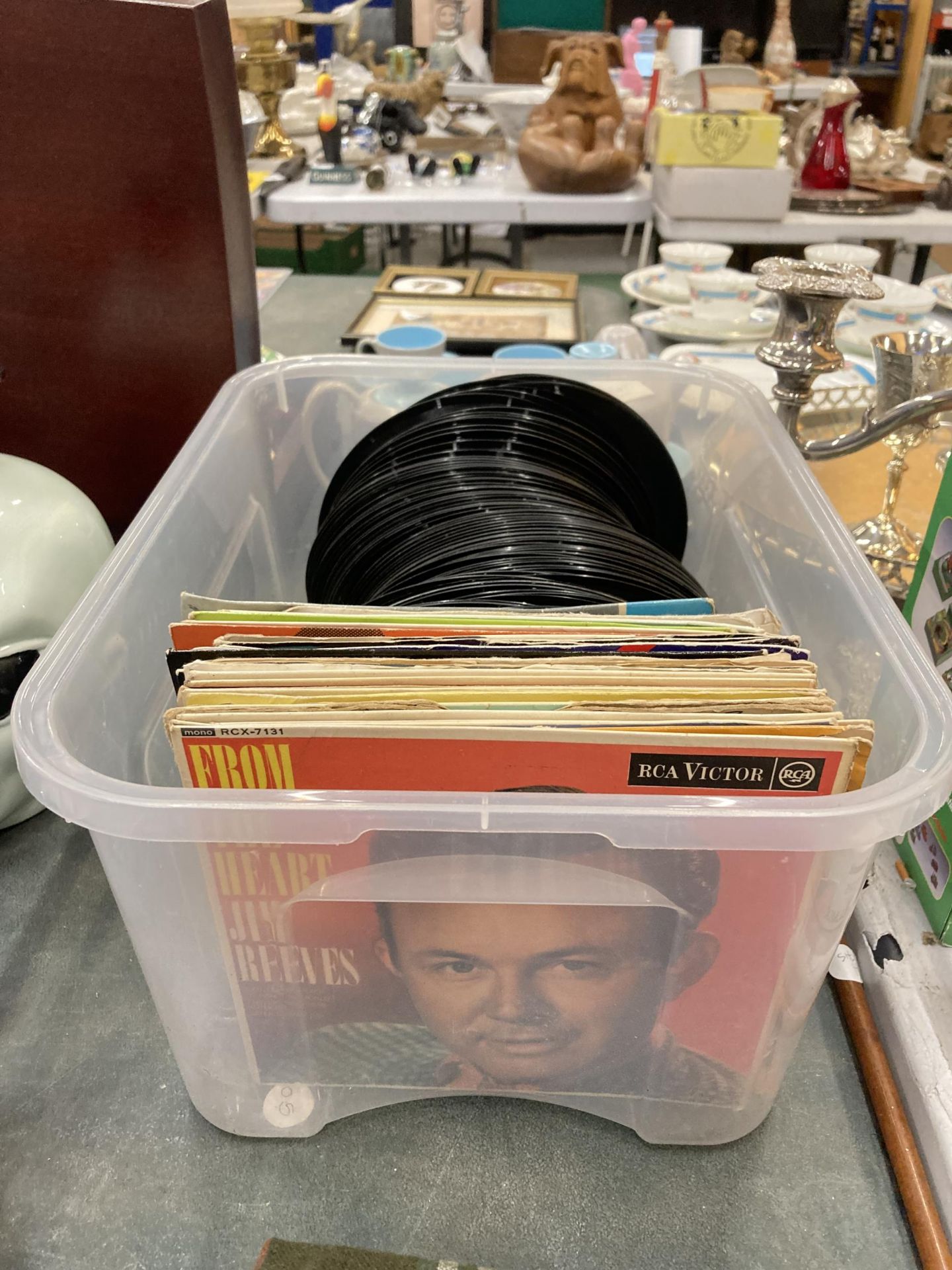 A COLLECTION OF 45RPM VINYL SINGLE RECORDS TO INCLUDE IRISH HITS