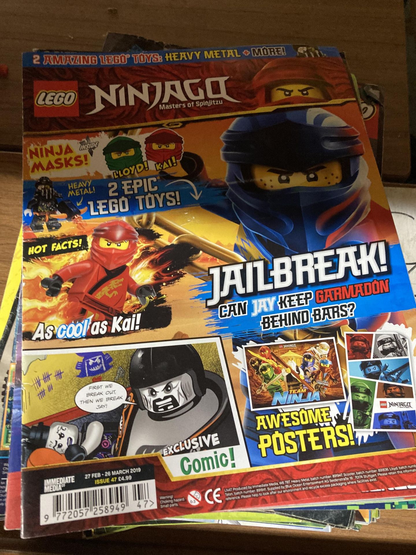 A GROUP OF LEGO BOOKLETS AND MAGAZINES - Image 2 of 5